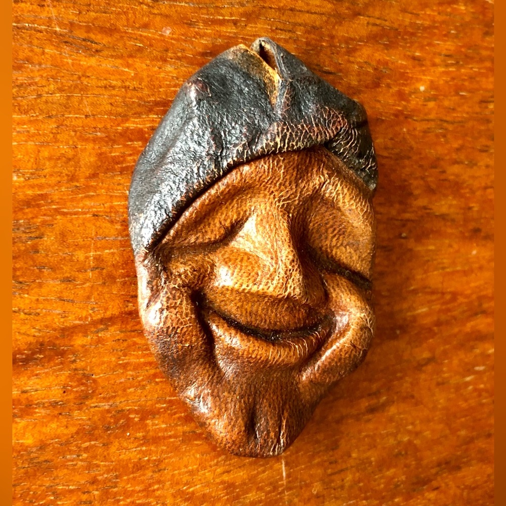 Vintage Hand Crafted Leather Smiling Face with Cap/Hat Brooch Pin - Picture 4 of 8